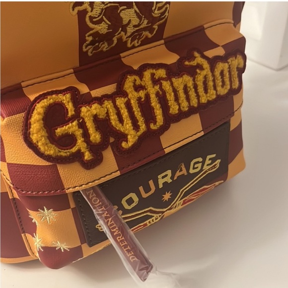 Gryffindor Lounge Fly Bag - Picture 2 of 6